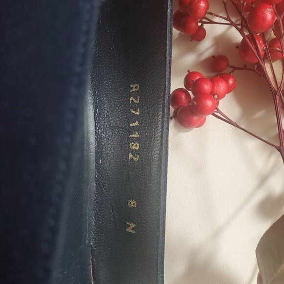 Stuart Weitzman "Little Bow" Navy Crepe Kitten Heel, Sq Toe, Blk Patent … - Picture 4 of 15